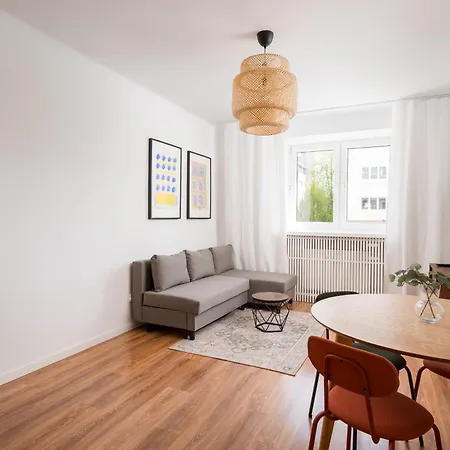 Nowolipki Now & Wow * Βαρσοβία